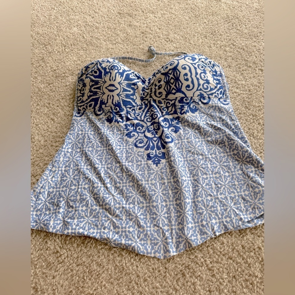 Liz Claiborne swim top with removable‎ halter